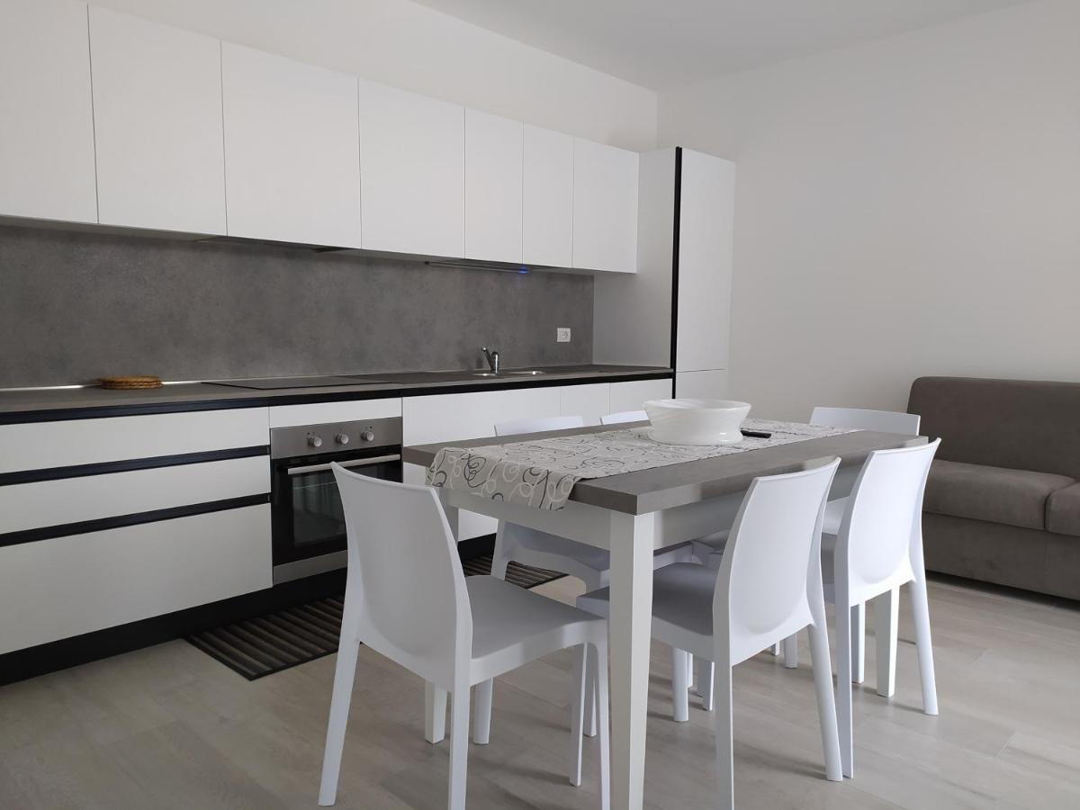 Jesolo Appartamenti F2 - Black And White Exteriör bild