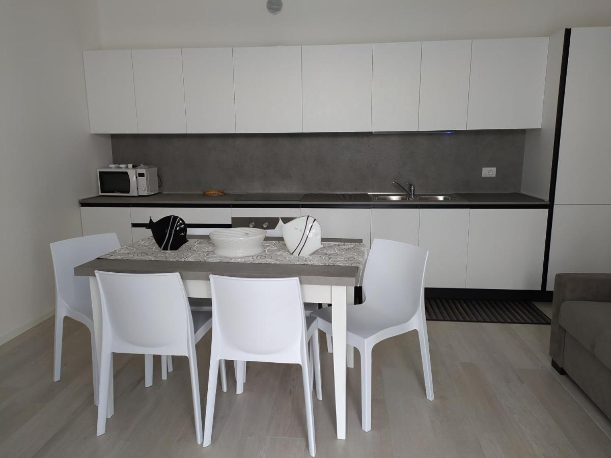 Jesolo Appartamenti F2 - Black And White Exteriör bild