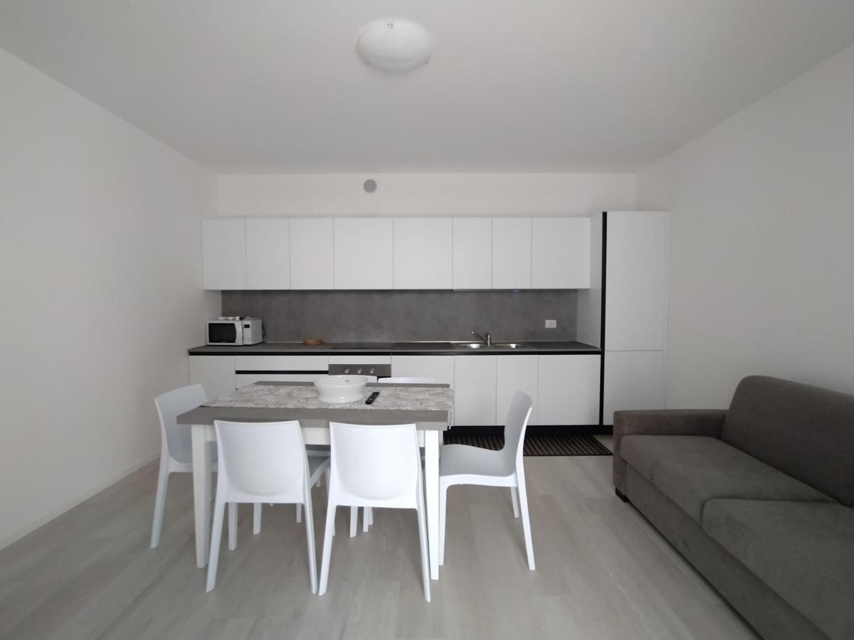 Jesolo Appartamenti F2 - Black And White Exteriör bild