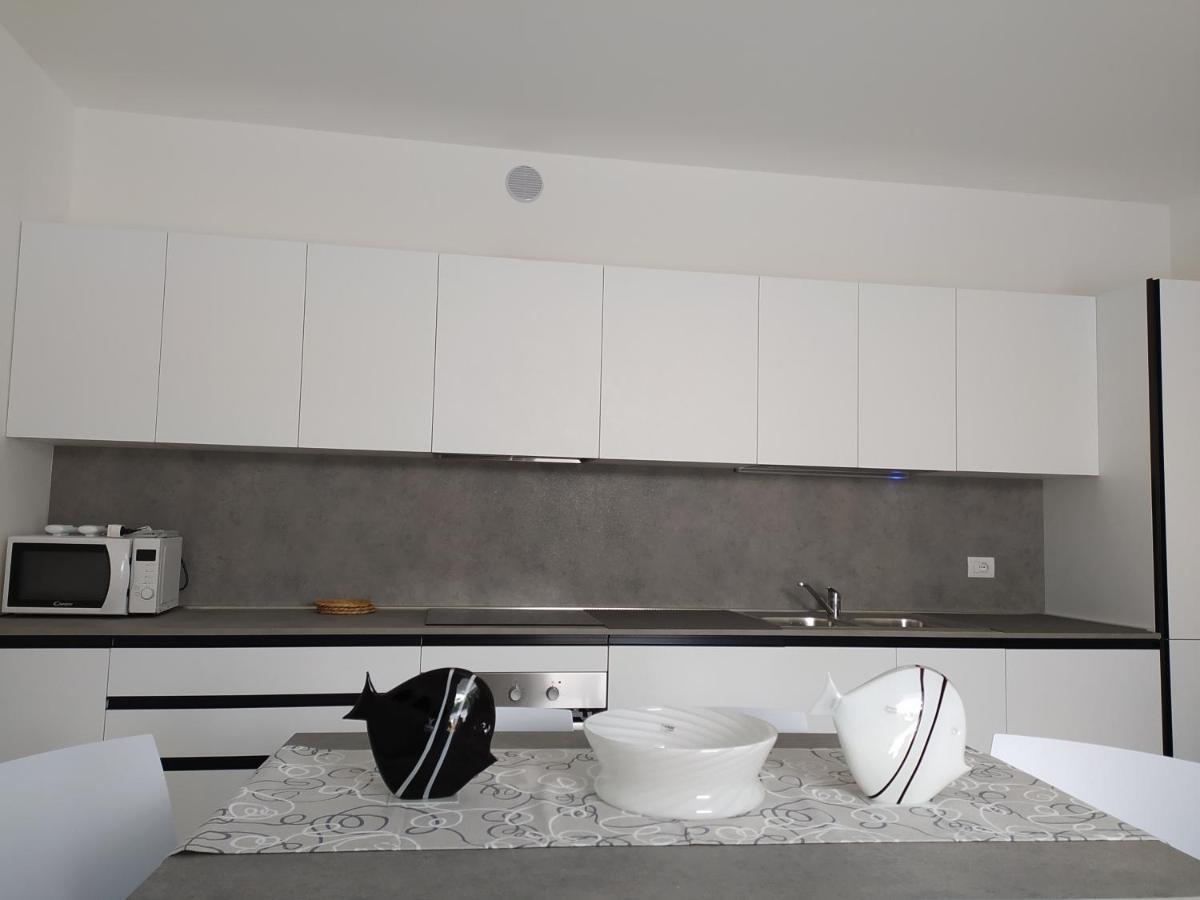 Jesolo Appartamenti F2 - Black And White Exteriör bild